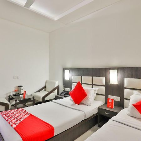 Oyo 2351 Hotel Golden Plaza Ahmedabad Luaran gambar