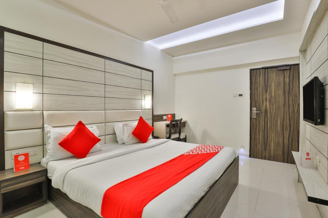 Oyo 2351 Hotel Golden Plaza Ahmedabad Luaran gambar
