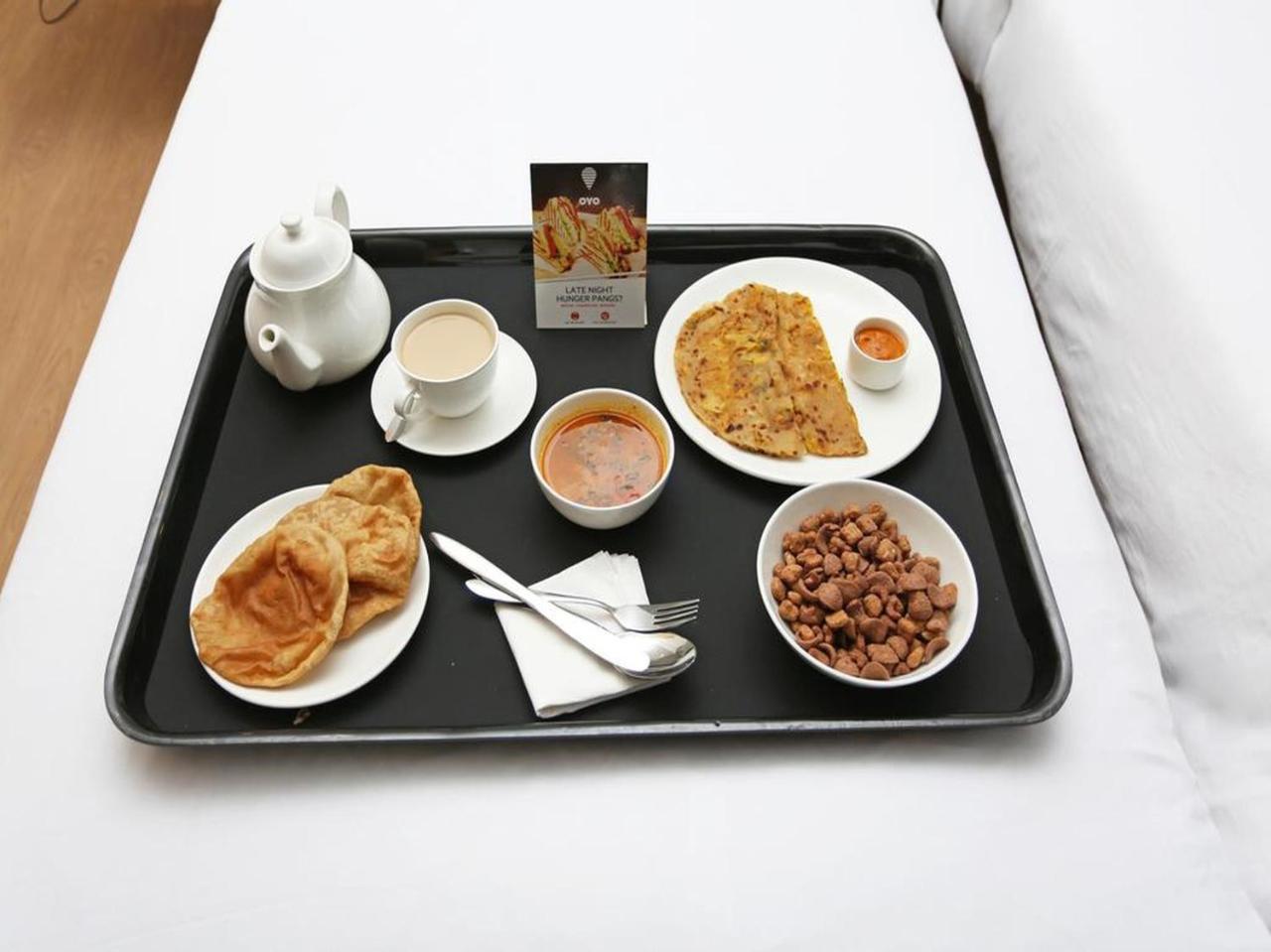 Oyo 2351 Hotel Golden Plaza Ahmedabad Luaran gambar