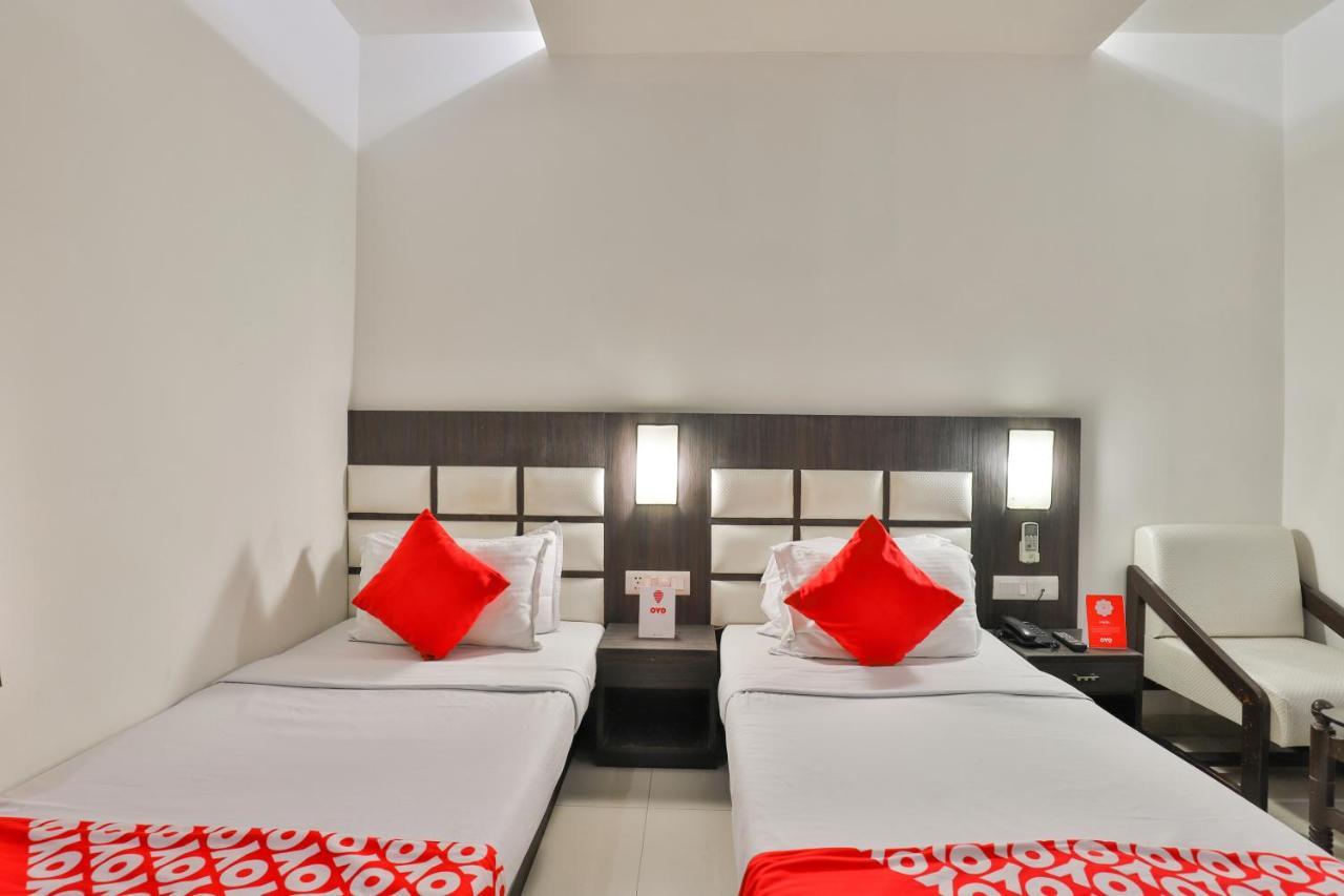 Oyo 2351 Hotel Golden Plaza Ahmedabad Luaran gambar