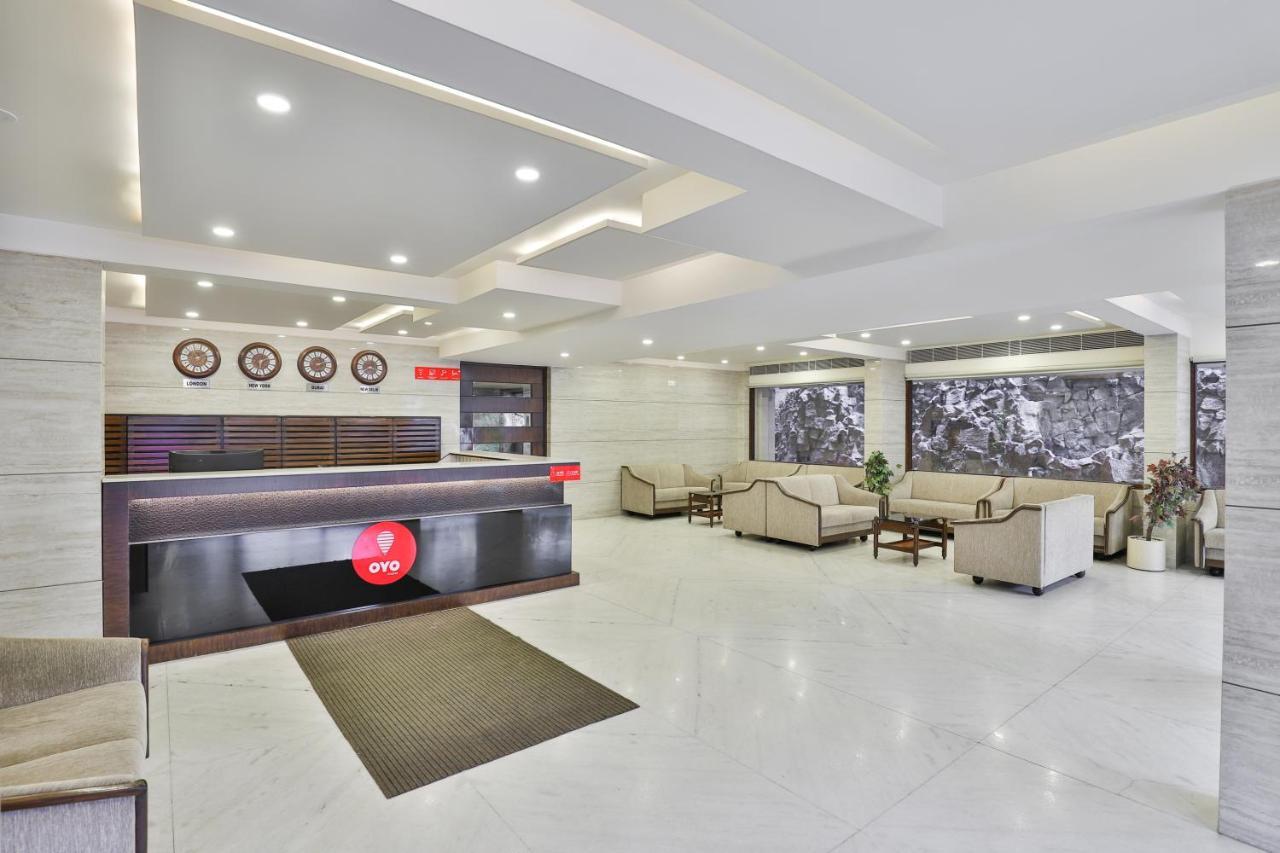 Oyo 2351 Hotel Golden Plaza Ahmedabad Luaran gambar