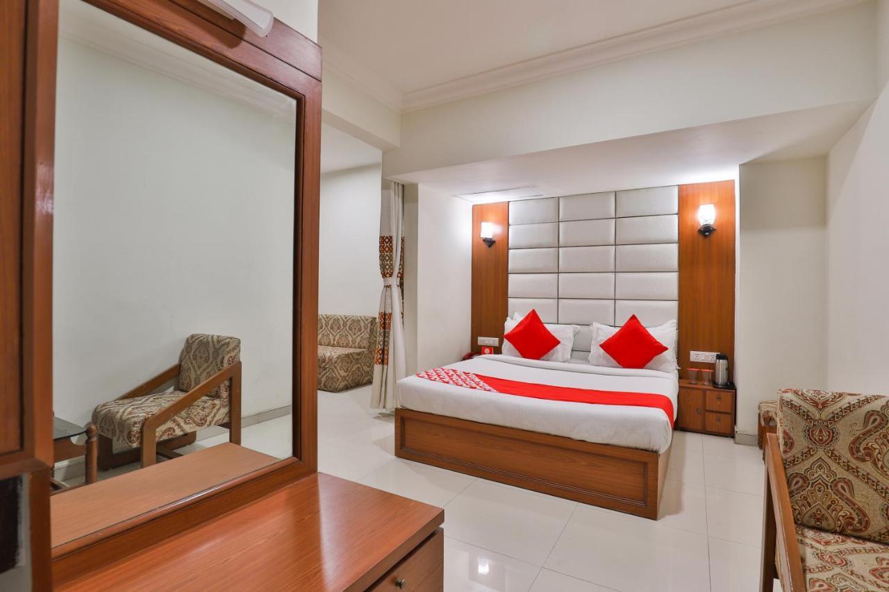 Oyo 2351 Hotel Golden Plaza Ahmedabad Luaran gambar