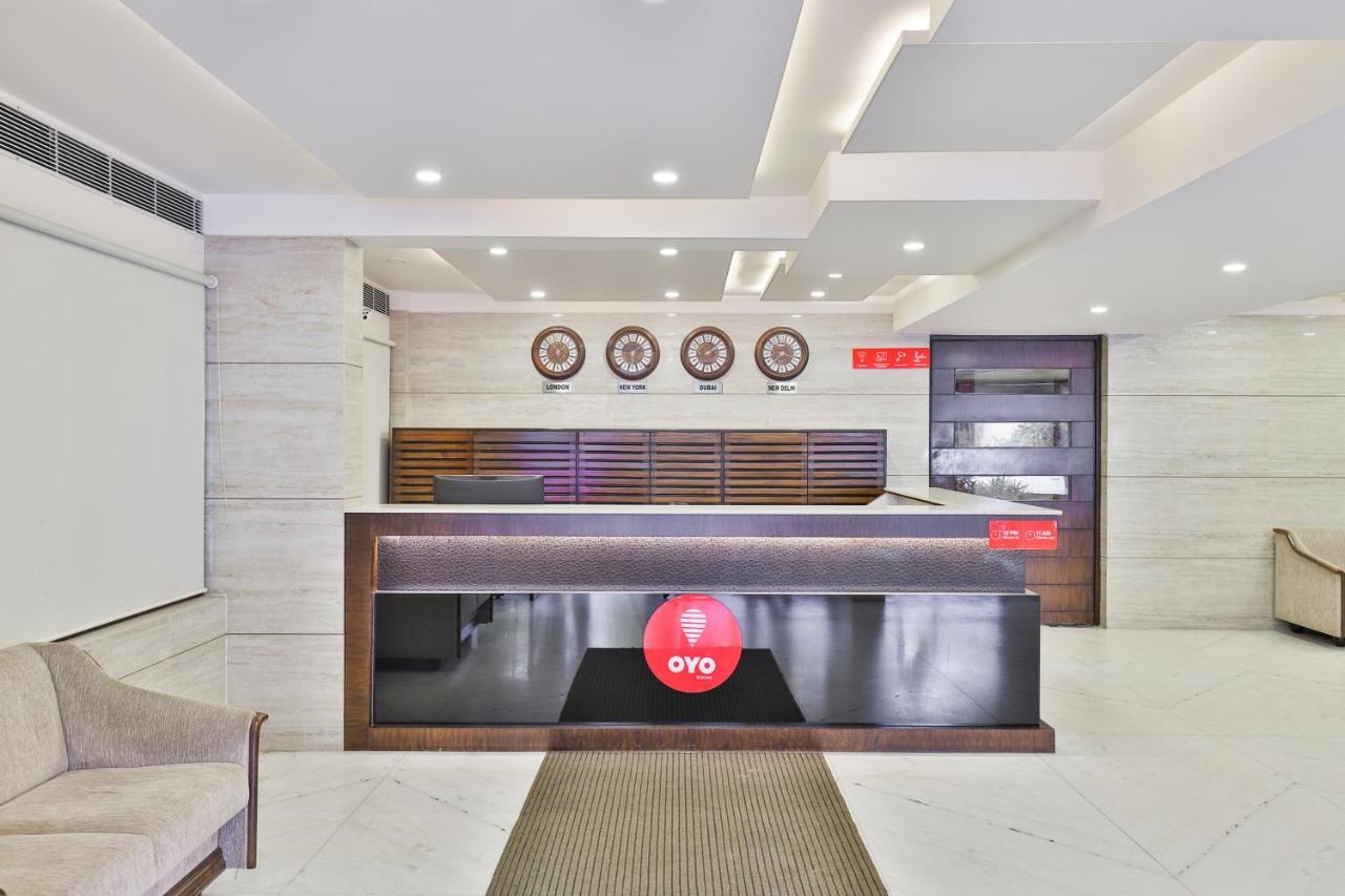 Oyo 2351 Hotel Golden Plaza Ahmedabad Luaran gambar