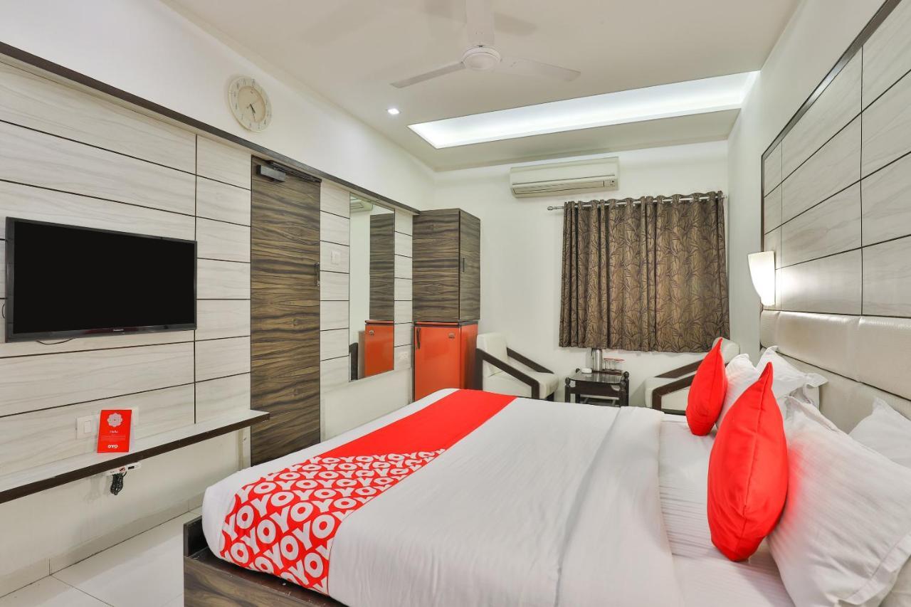 Oyo 2351 Hotel Golden Plaza Ahmedabad Luaran gambar
