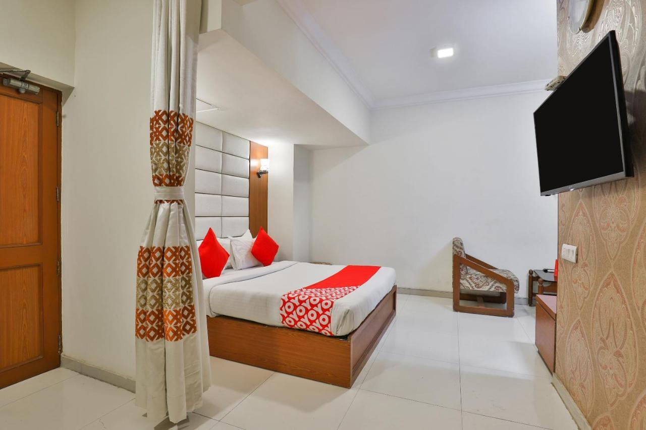 Oyo 2351 Hotel Golden Plaza Ahmedabad Luaran gambar