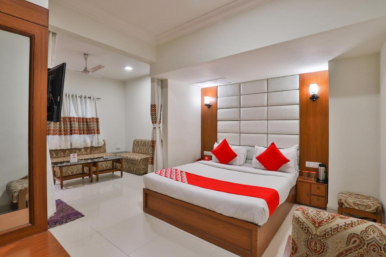Oyo 2351 Hotel Golden Plaza Ahmedabad Luaran gambar