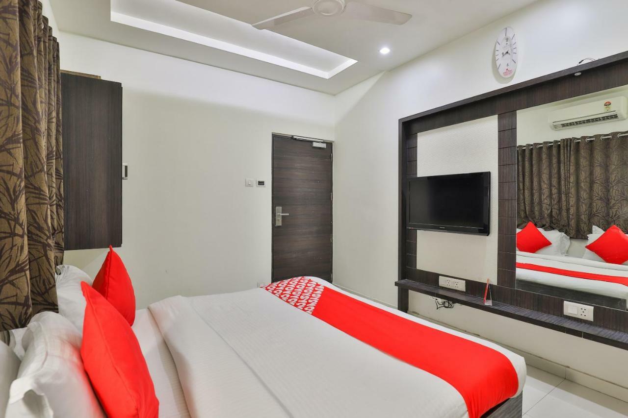 Oyo 2351 Hotel Golden Plaza Ahmedabad Luaran gambar