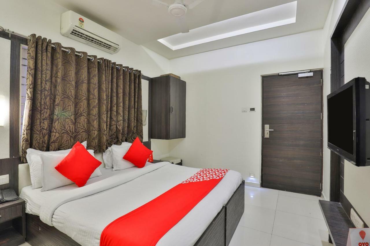 Oyo 2351 Hotel Golden Plaza Ahmedabad Luaran gambar